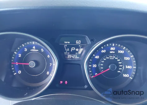 2015 Hyundai Elantra Se z USA, uszkodzony, nr VIN 5NPDH4AE1FH619343